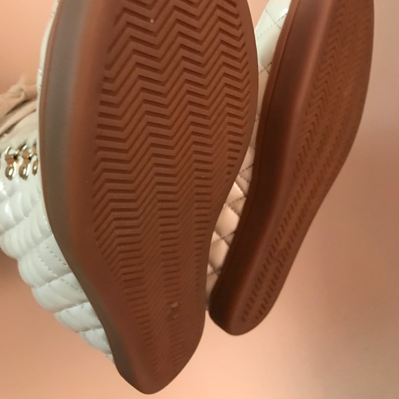 Cream color quilted faux leather wedge sneakers - Picture 5 of 6